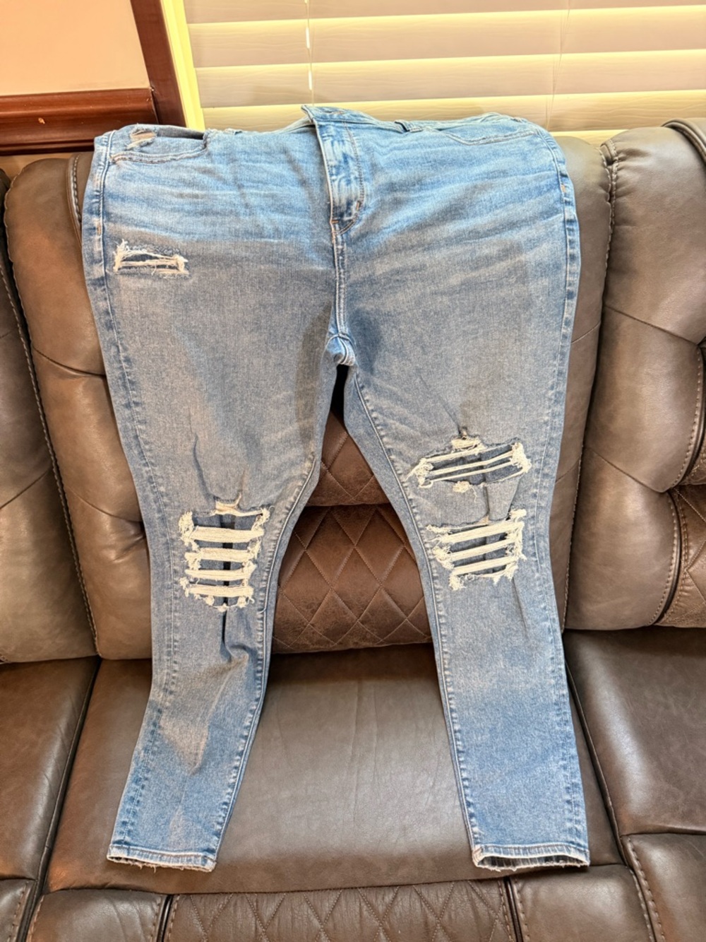 American Eagle Outfitters Light Blue Distressed Skinny Jeans